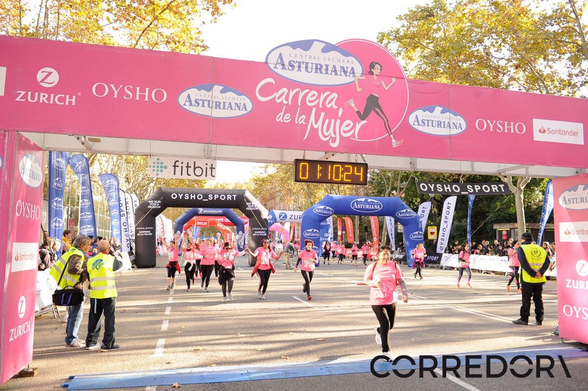 Llegada de la Carrera de la Mujer de Barcelona (ARCO IZQUIERDO 42)