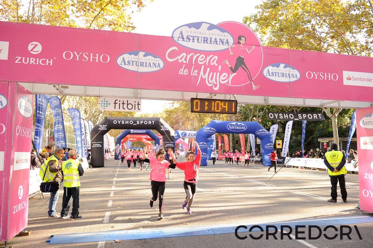 Llegada de la Carrera de la Mujer de Barcelona (ARCO IZQUIERDO 42)