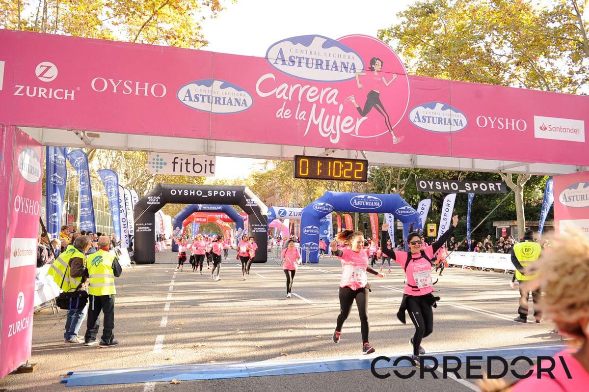 Llegada de la Carrera de la Mujer de Barcelona (ARCO IZQUIERDO 42)