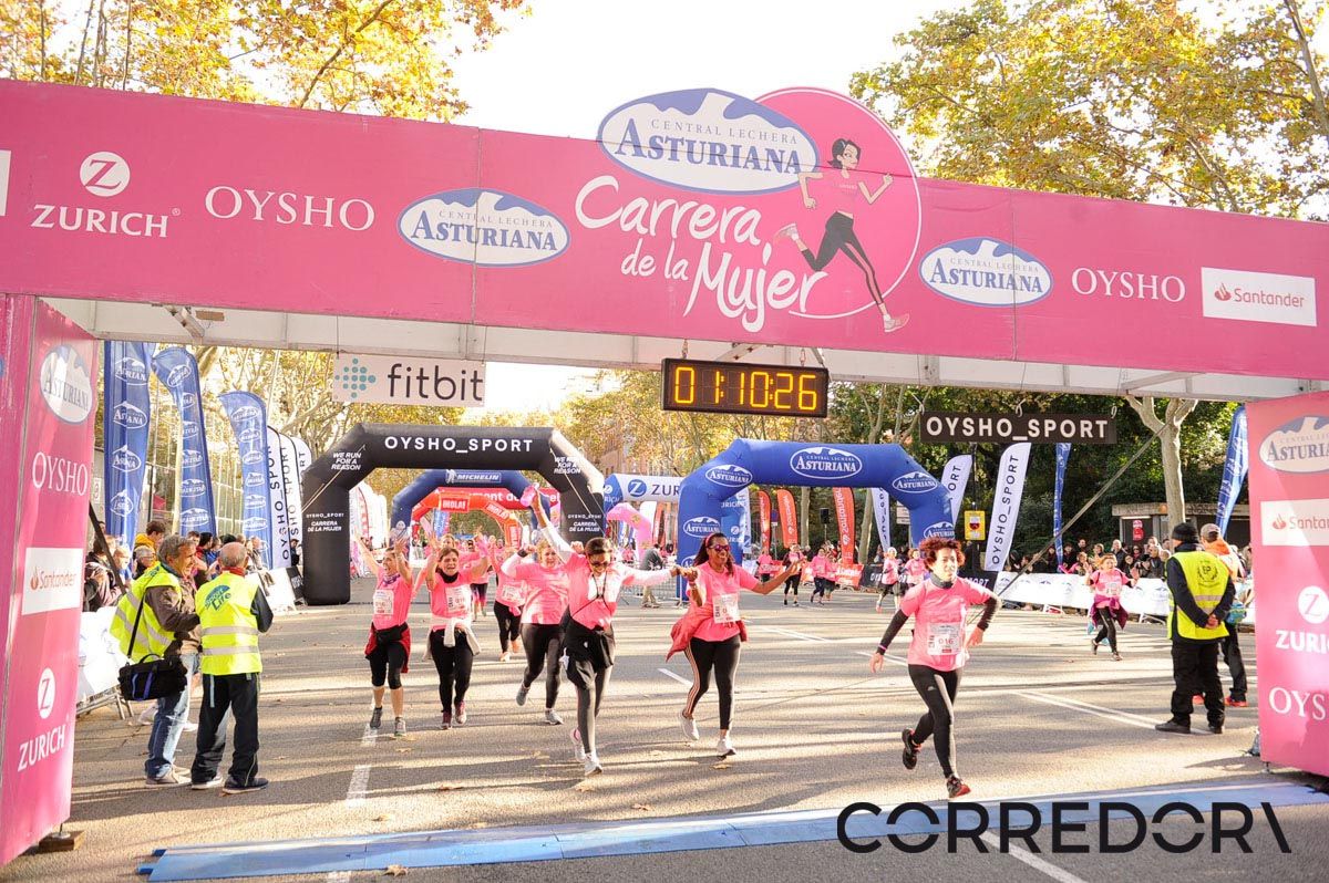 Llegada de la Carrera de la Mujer de Barcelona (ARCO IZQUIERDO 42)