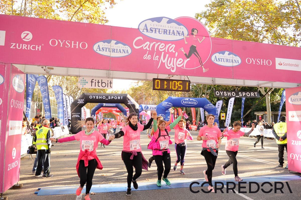 Llegada de la Carrera de la Mujer de Barcelona (ARCO IZQUIERDO 43)