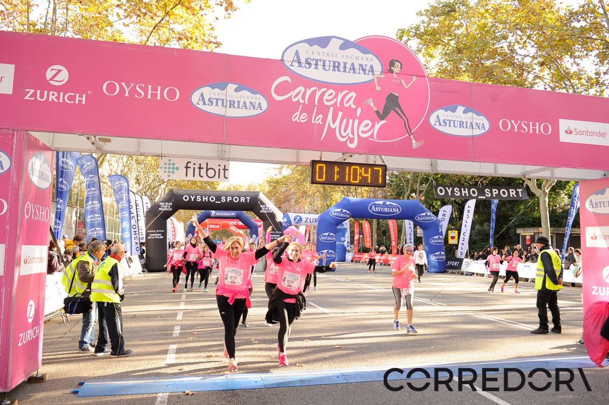 Llegada de la Carrera de la Mujer de Barcelona (ARCO IZQUIERDO 43)