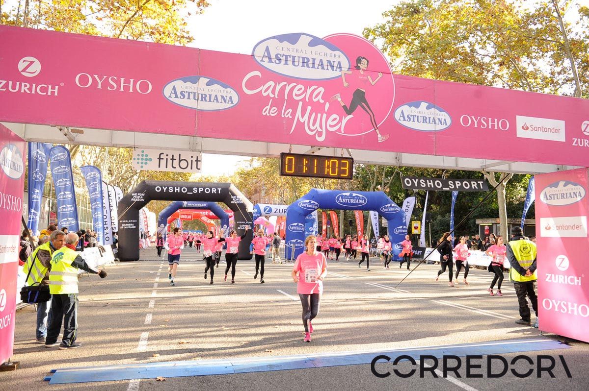 Llegada de la Carrera de la Mujer de Barcelona (ARCO IZQUIERDO 43)