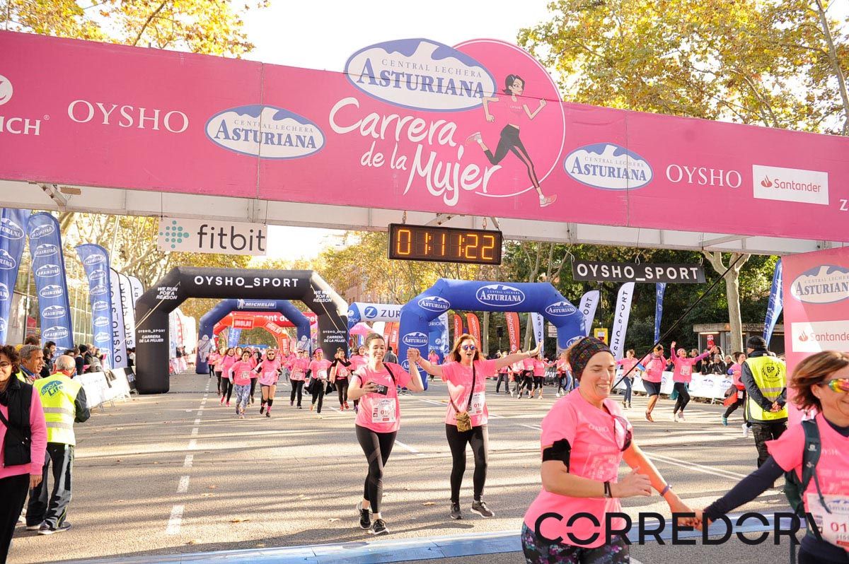 Llegada de la Carrera de la Mujer de Barcelona (ARCO IZQUIERDO 43)