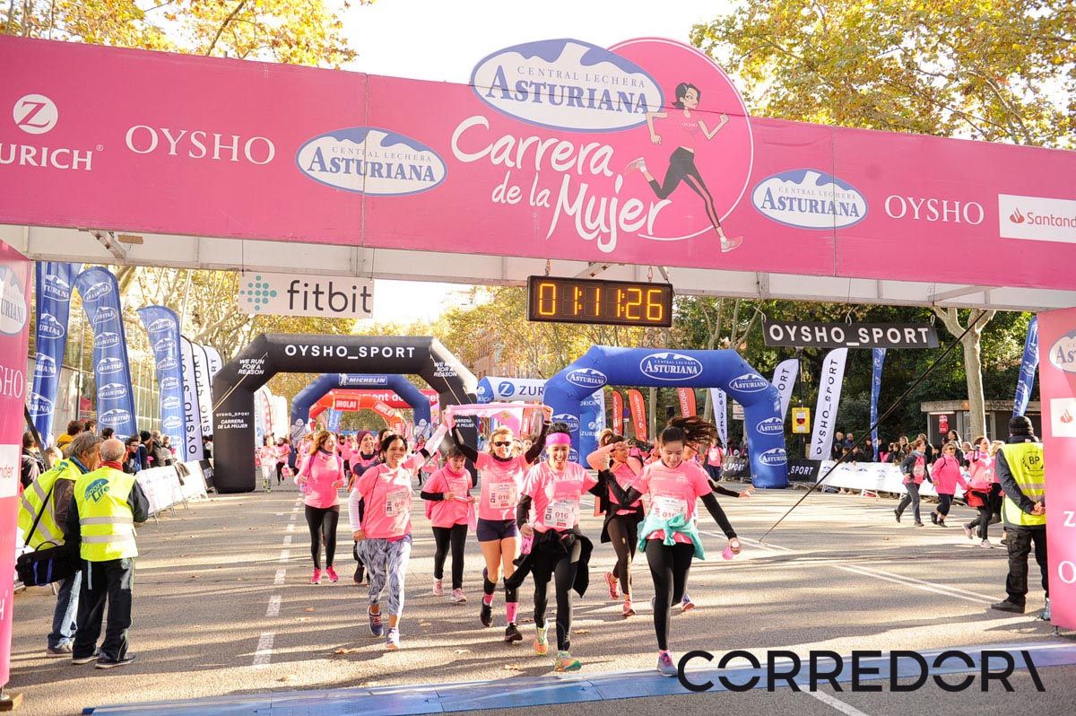 Llegada de la Carrera de la Mujer de Barcelona (ARCO IZQUIERDO 43)