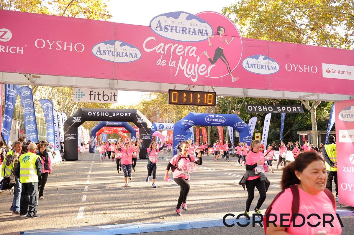 Llegada de la Carrera de la Mujer de Barcelona (ARCO IZQUIERDO 43)