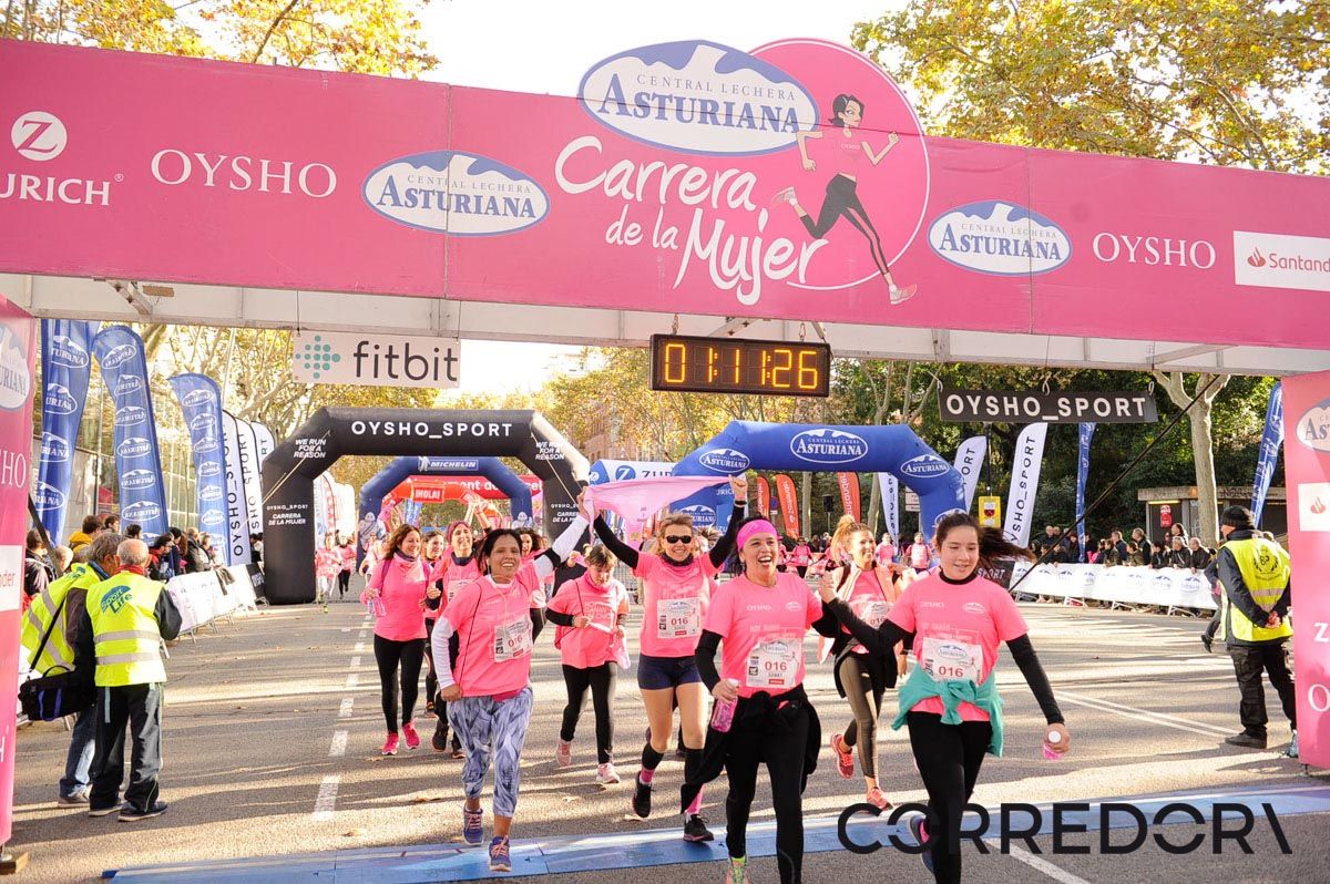 Llegada de la Carrera de la Mujer de Barcelona (ARCO IZQUIERDO 43)