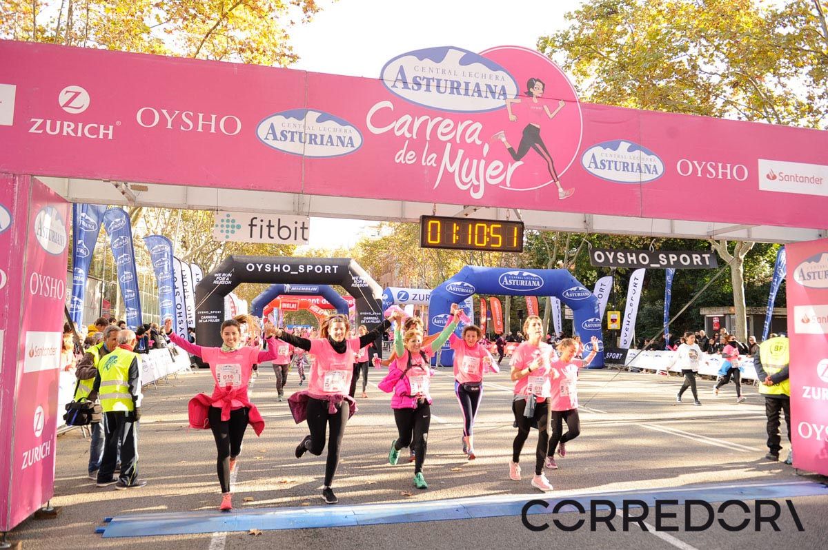 Llegada de la Carrera de la Mujer de Barcelona (ARCO IZQUIERDO 43)