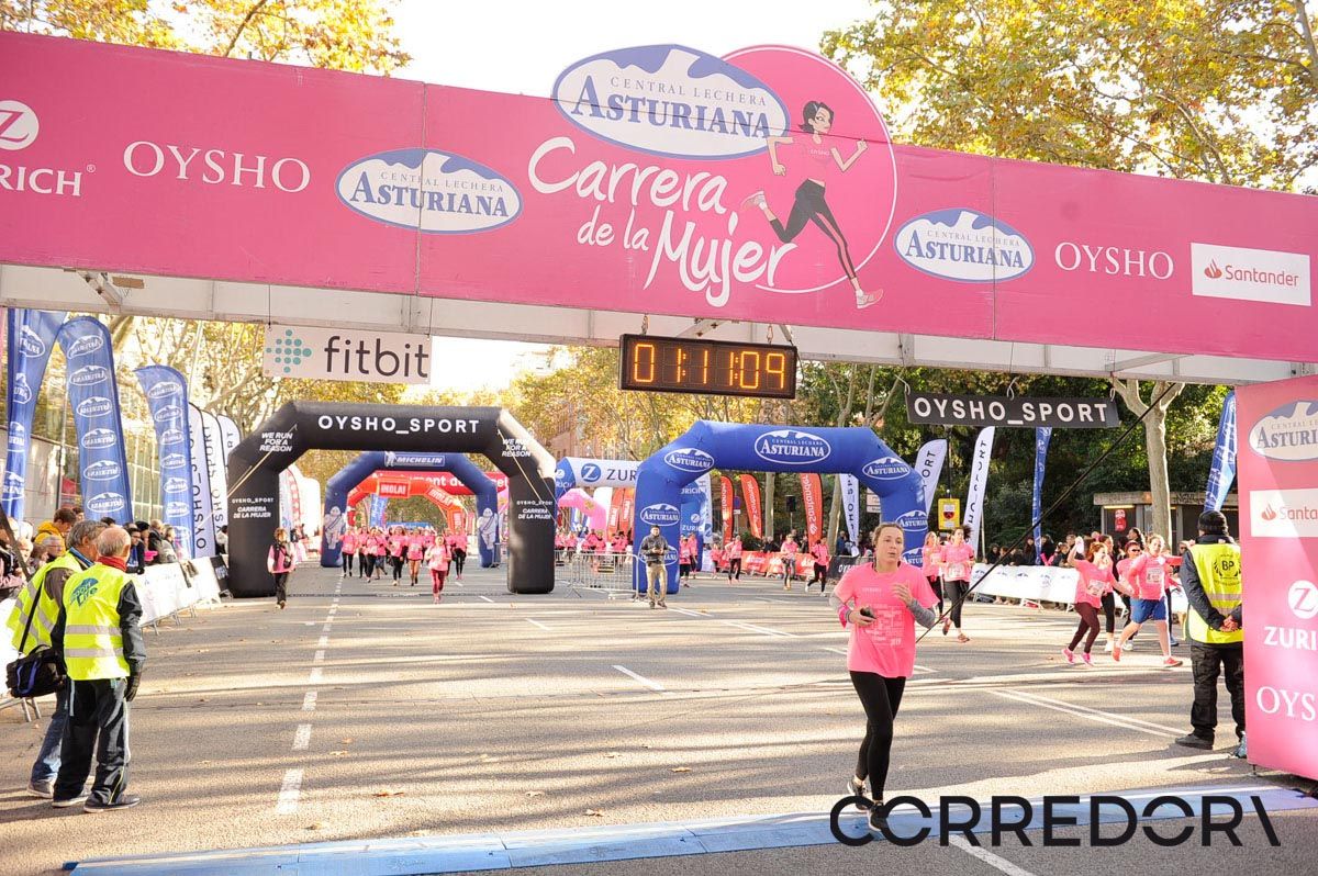 Llegada de la Carrera de la Mujer de Barcelona (ARCO IZQUIERDO 43)