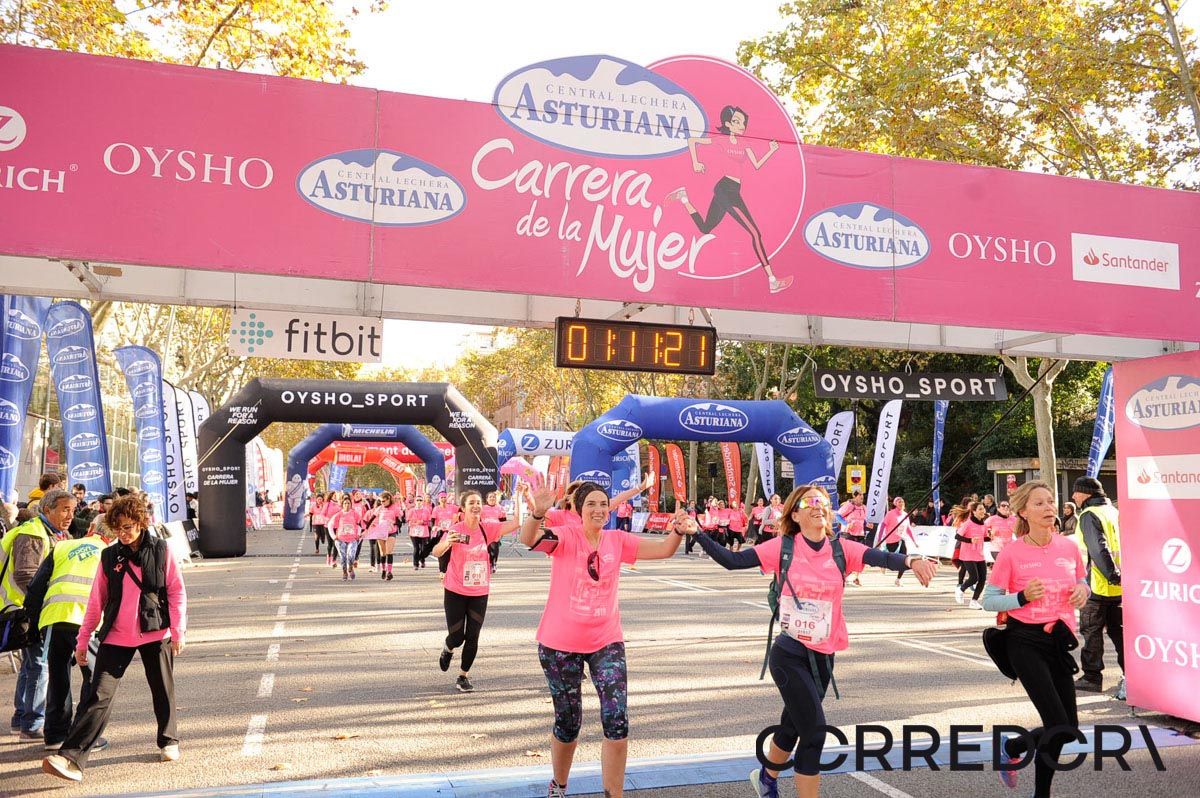 Llegada de la Carrera de la Mujer de Barcelona (ARCO IZQUIERDO 43)