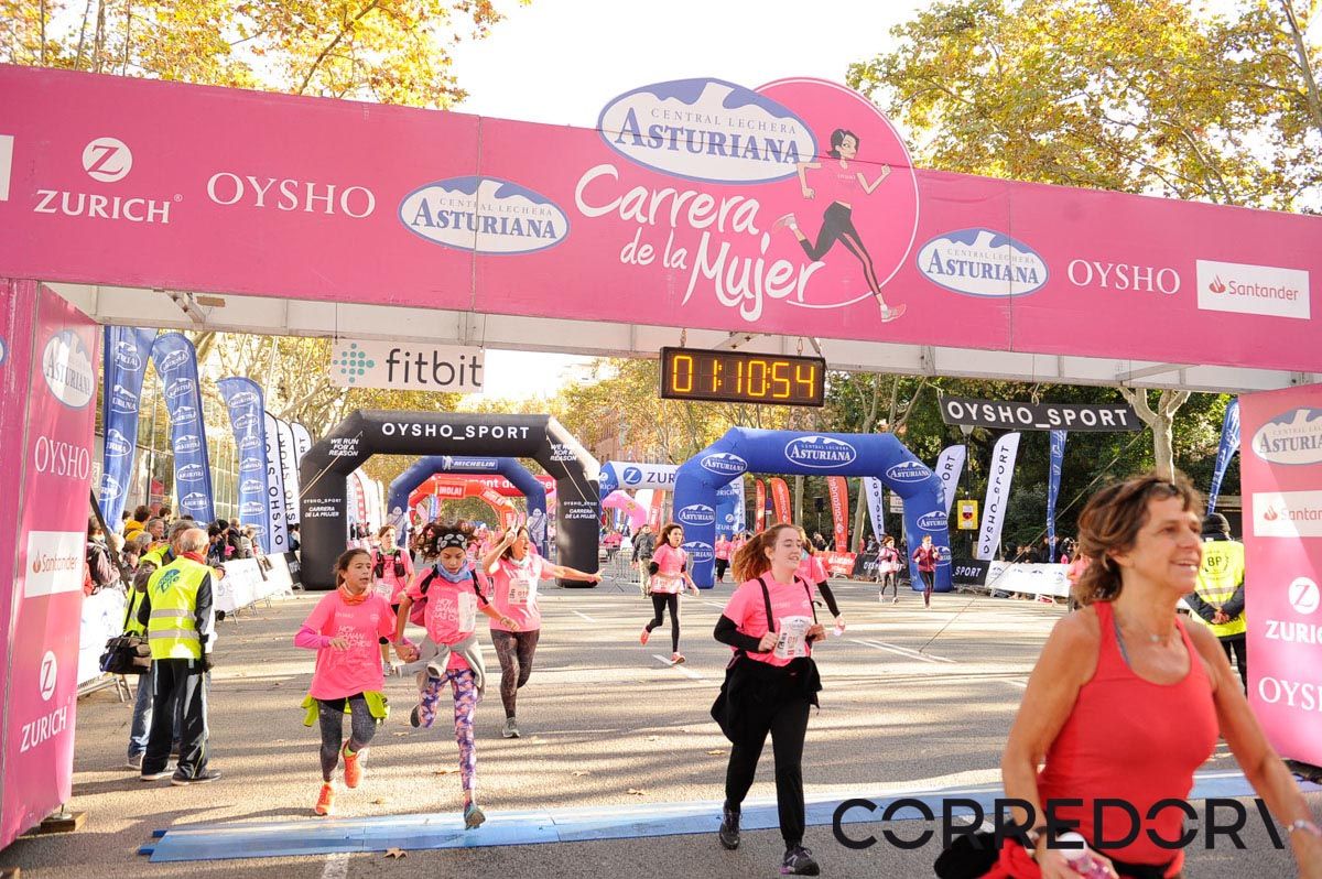 Llegada de la Carrera de la Mujer de Barcelona (ARCO IZQUIERDO 43)