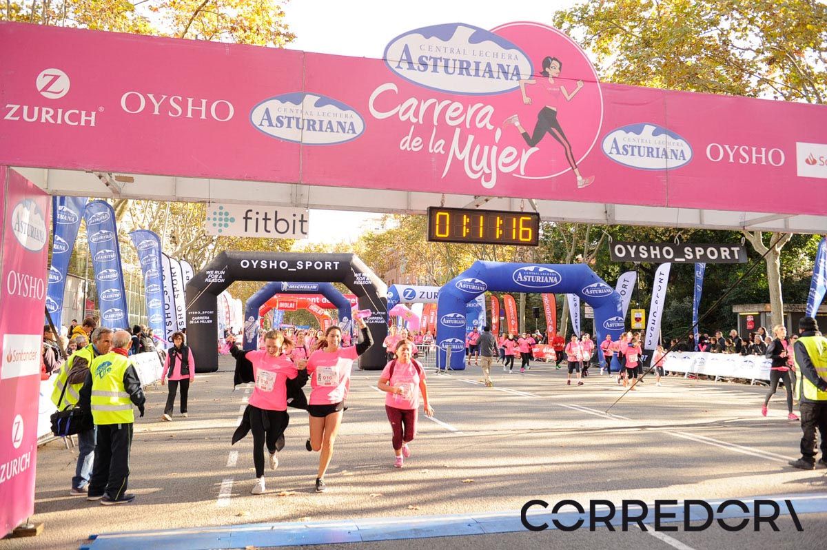 Llegada de la Carrera de la Mujer de Barcelona (ARCO IZQUIERDO 43)