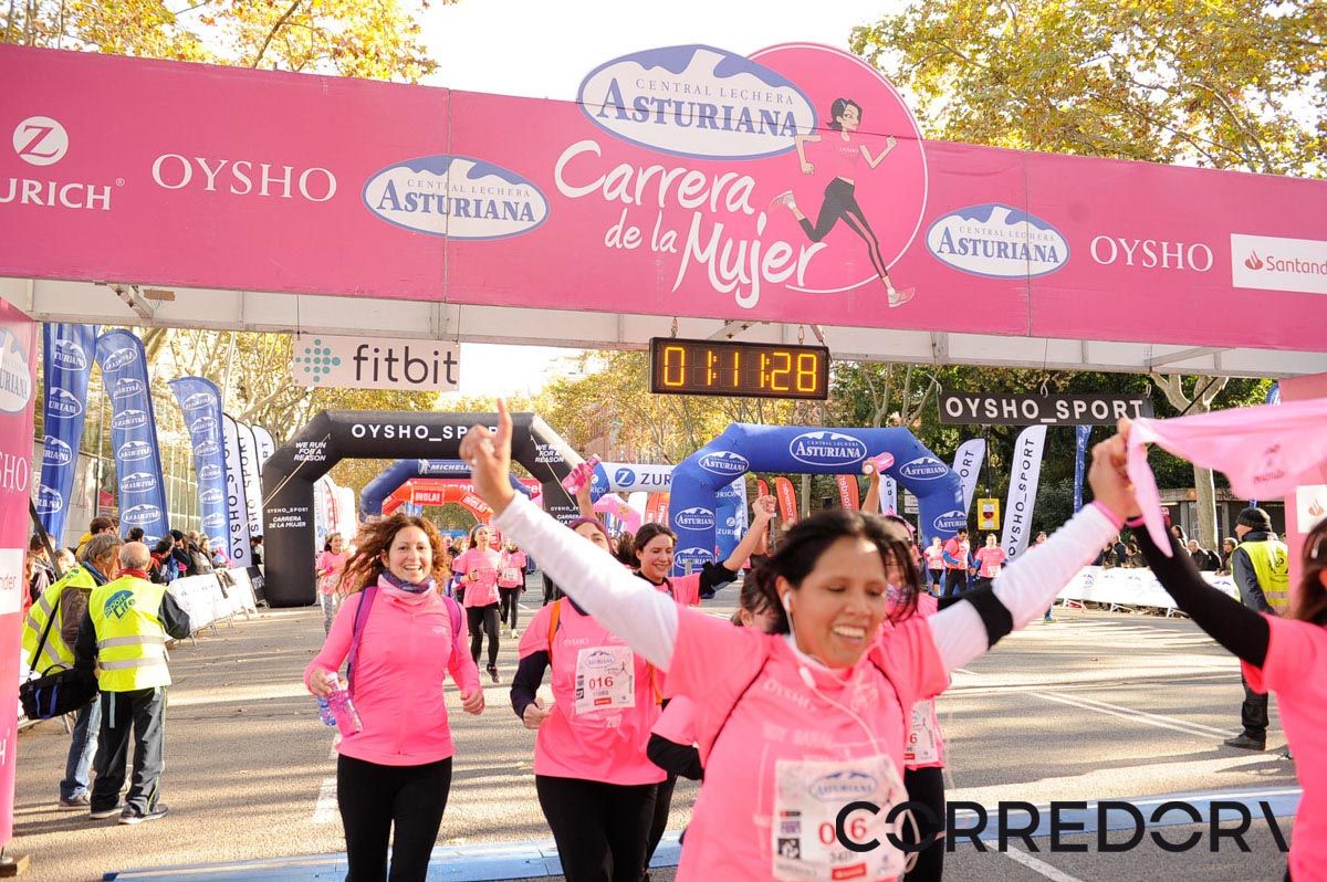 Llegada de la Carrera de la Mujer de Barcelona (ARCO IZQUIERDO 43)