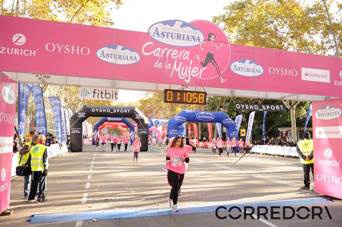 Llegada de la Carrera de la Mujer de Barcelona (ARCO IZQUIERDO 43)