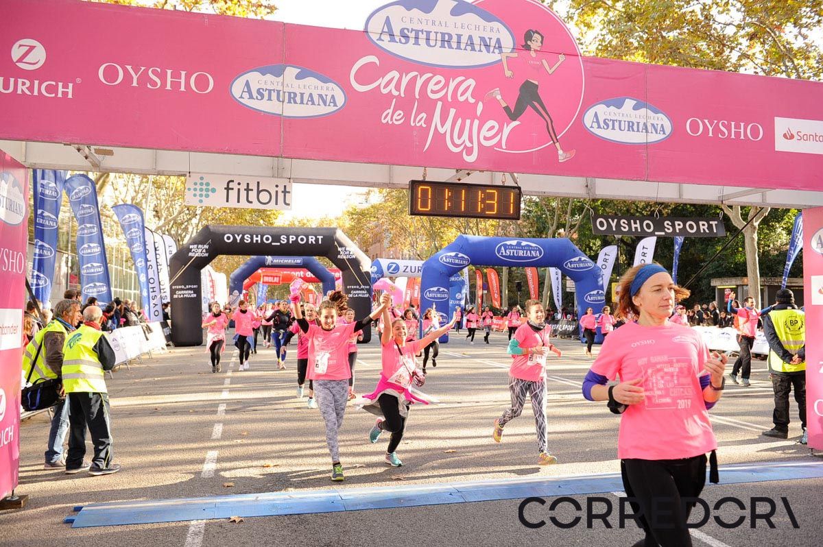 Llegada de la Carrera de la Mujer de Barcelona (ARCO IZQUIERDO 43)