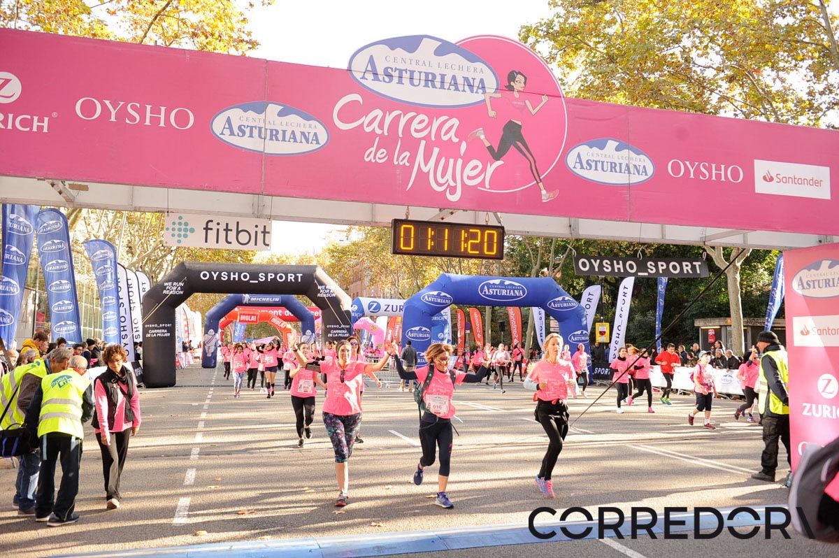 Llegada de la Carrera de la Mujer de Barcelona (ARCO IZQUIERDO 43)