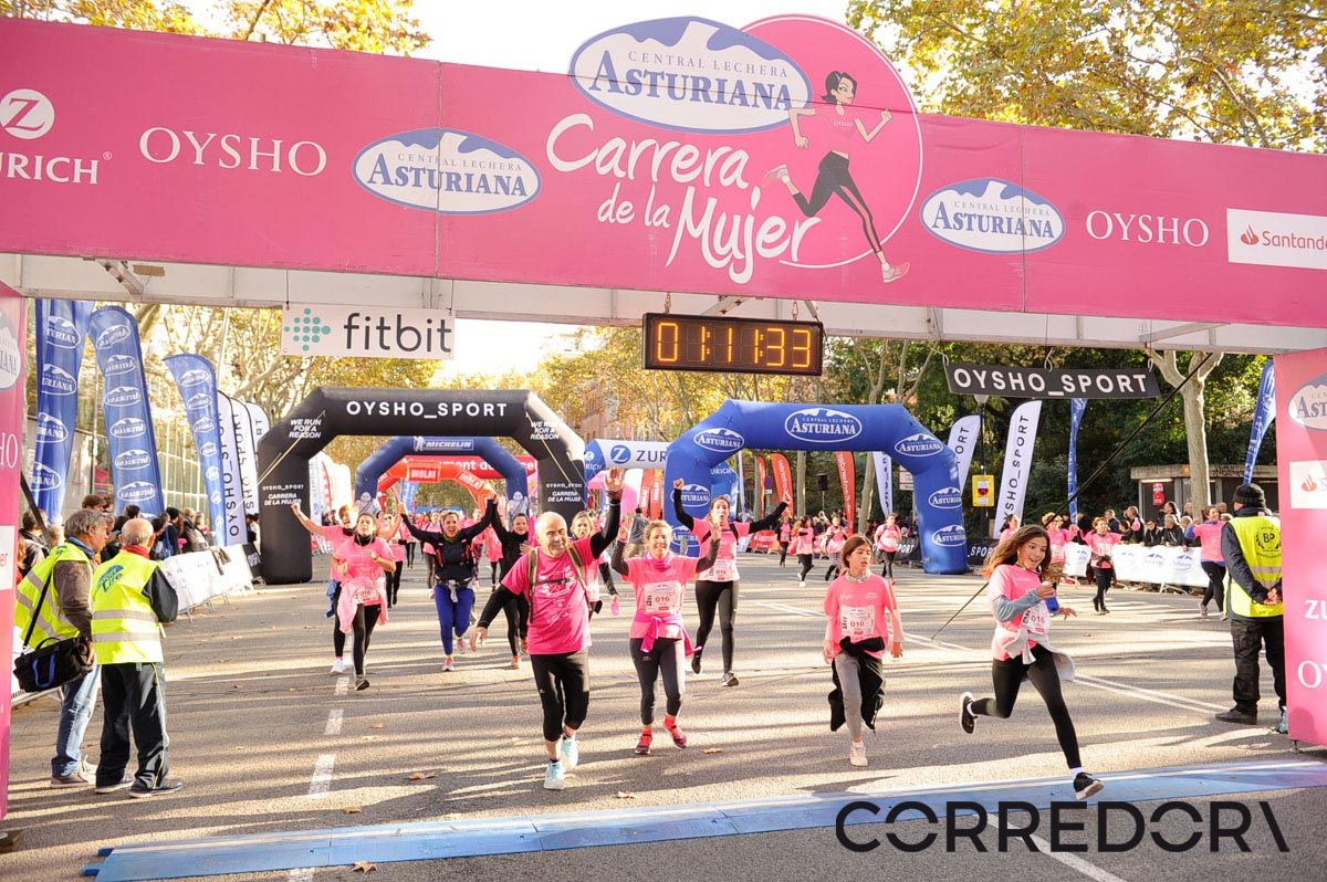 Llegada de la Carrera de la Mujer de Barcelona (ARCO IZQUIERDO 43)
