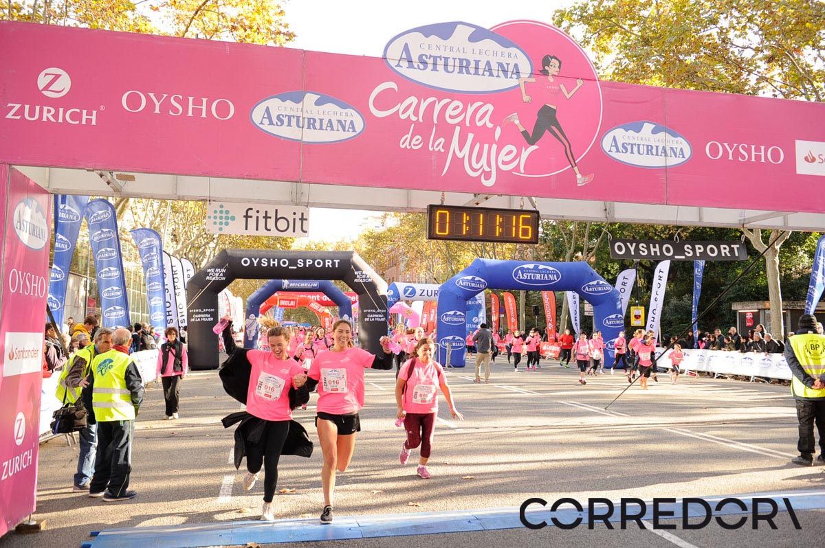 Llegada de la Carrera de la Mujer de Barcelona (ARCO IZQUIERDO 43)