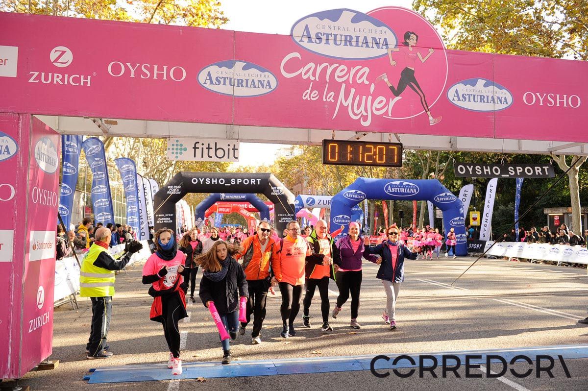 Llegada de la Carrera de la Mujer de Barcelona (ARCO IZQUIERDO 44)