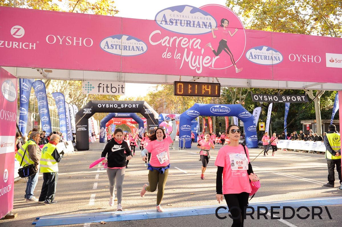 Llegada de la Carrera de la Mujer de Barcelona (ARCO IZQUIERDO 44)