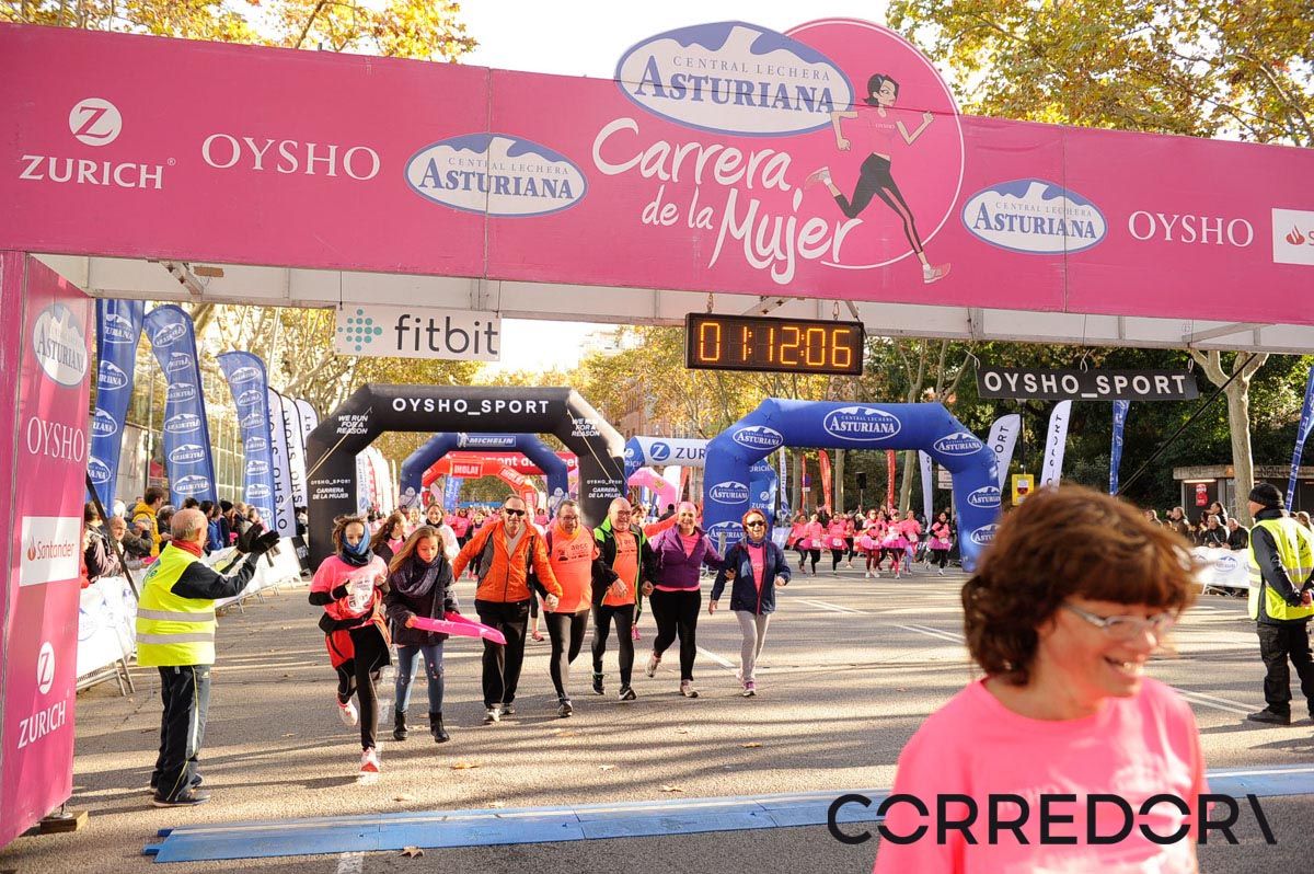 Llegada de la Carrera de la Mujer de Barcelona (ARCO IZQUIERDO 44)
