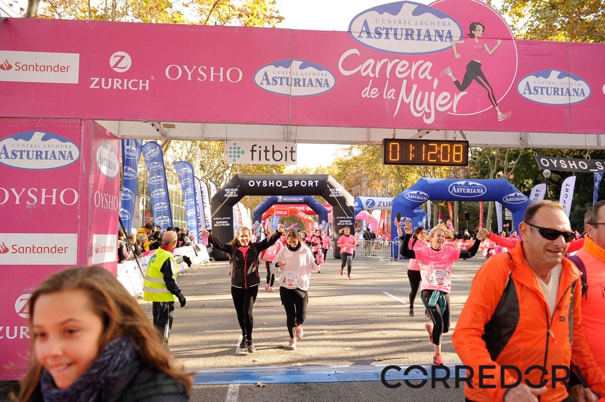 Llegada de la Carrera de la Mujer de Barcelona (ARCO IZQUIERDO 44)