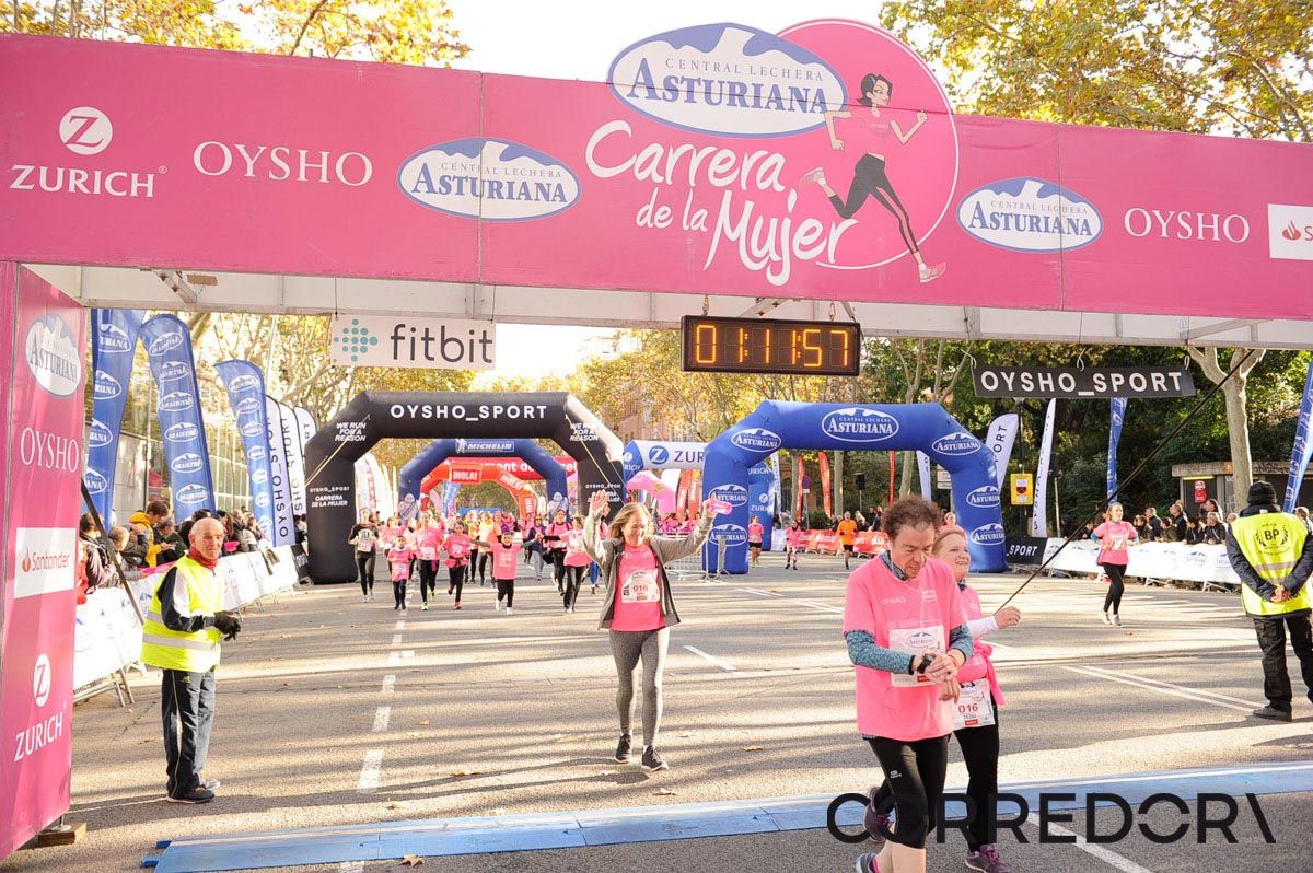 Llegada de la Carrera de la Mujer de Barcelona (ARCO IZQUIERDO 44)