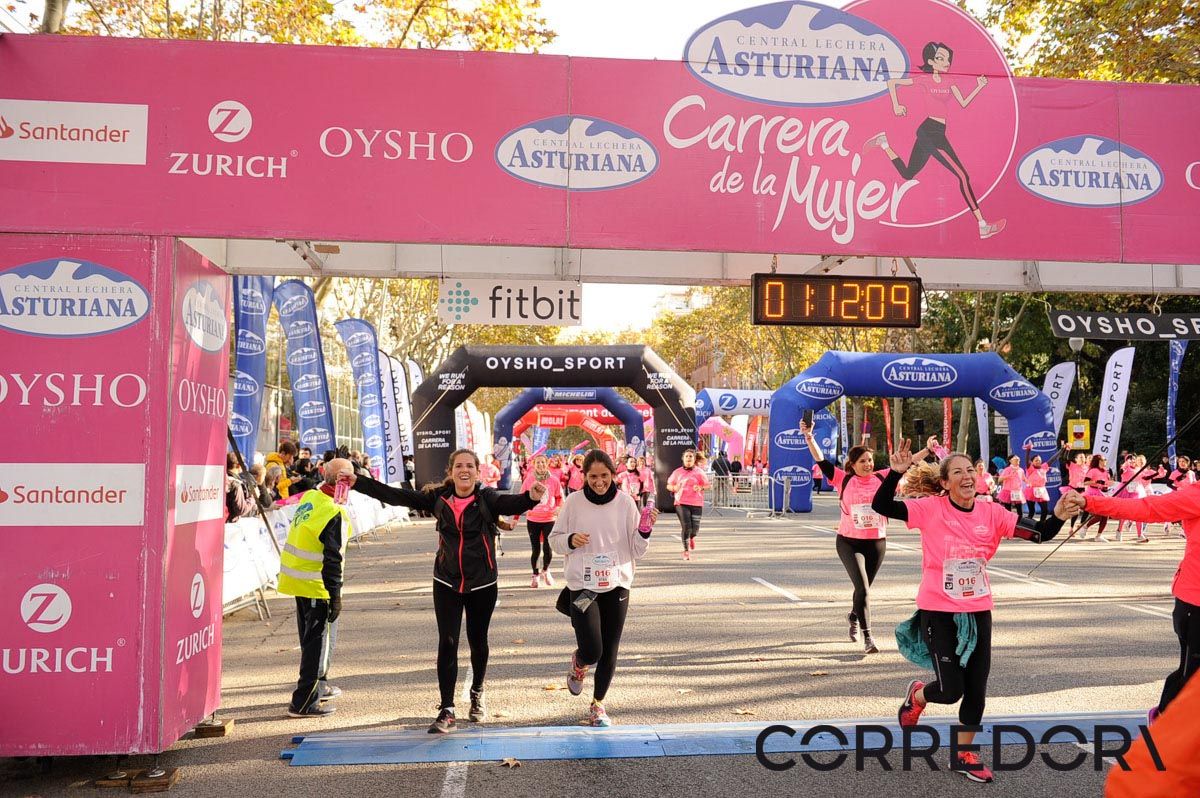 Llegada de la Carrera de la Mujer de Barcelona (ARCO IZQUIERDO 44)