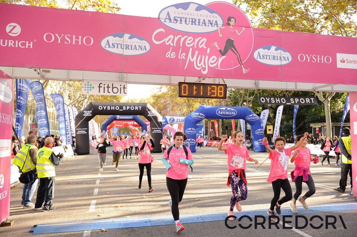 Llegada de la Carrera de la Mujer de Barcelona (ARCO IZQUIERDO 44)