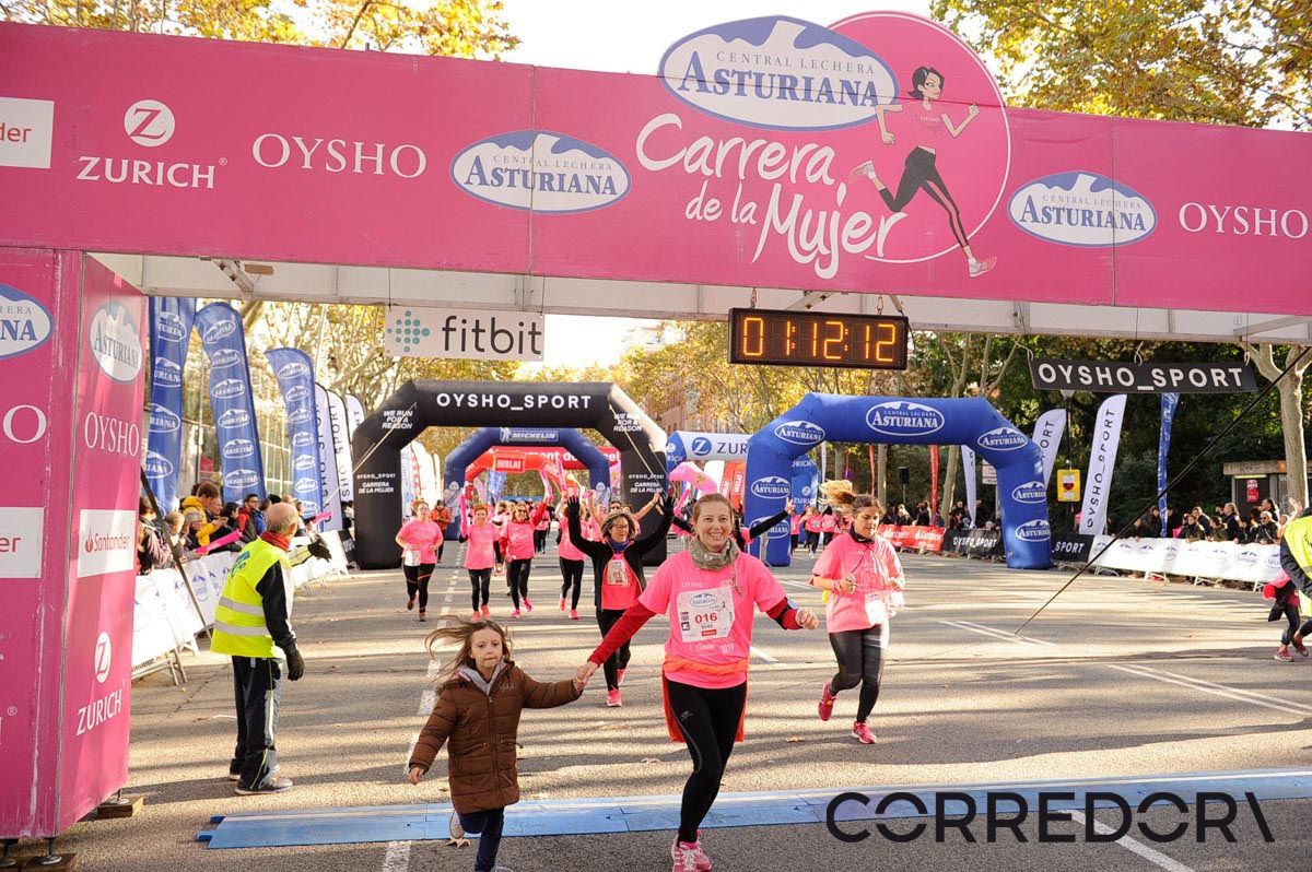 Llegada de la Carrera de la Mujer de Barcelona (ARCO IZQUIERDO 44)