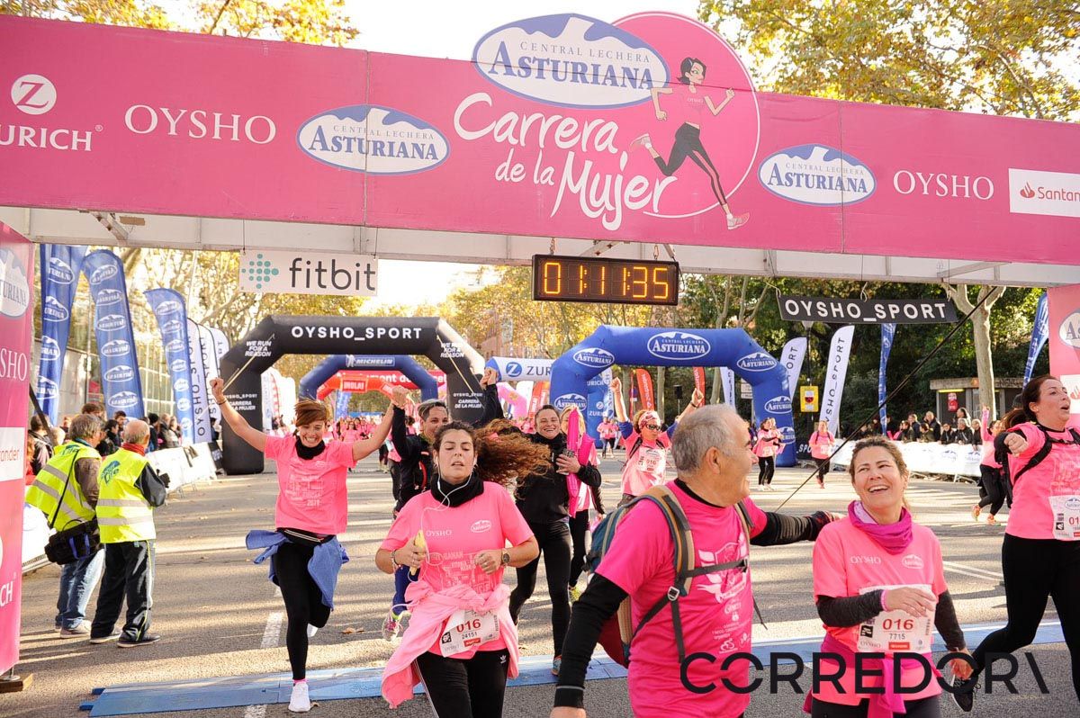 Llegada de la Carrera de la Mujer de Barcelona (ARCO IZQUIERDO 44)