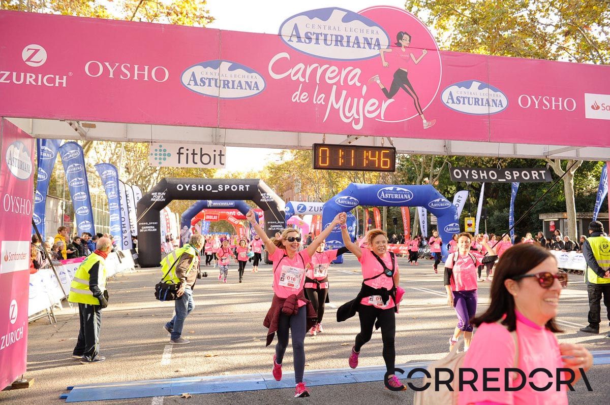 Llegada de la Carrera de la Mujer de Barcelona (ARCO IZQUIERDO 44)