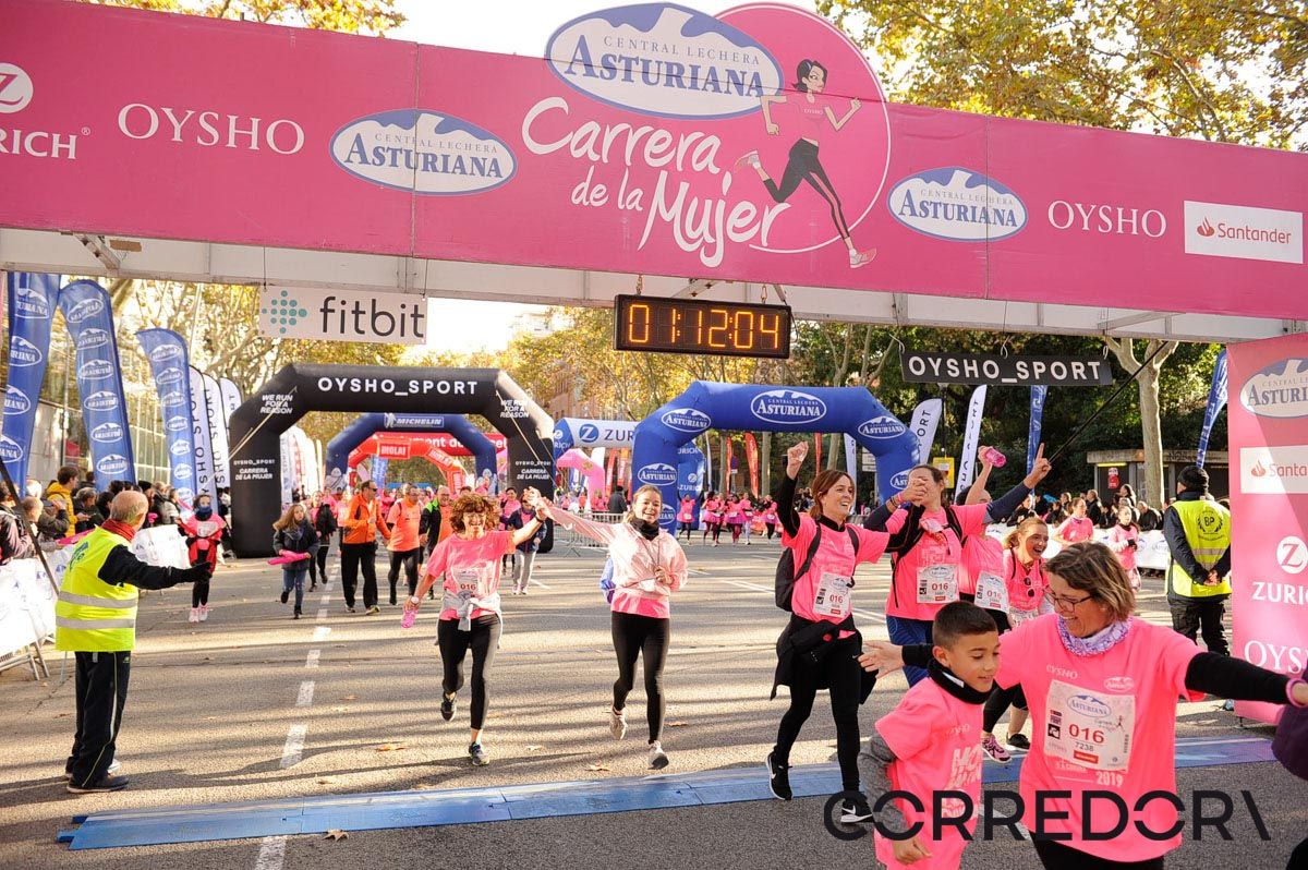 Llegada de la Carrera de la Mujer de Barcelona (ARCO IZQUIERDO 44)