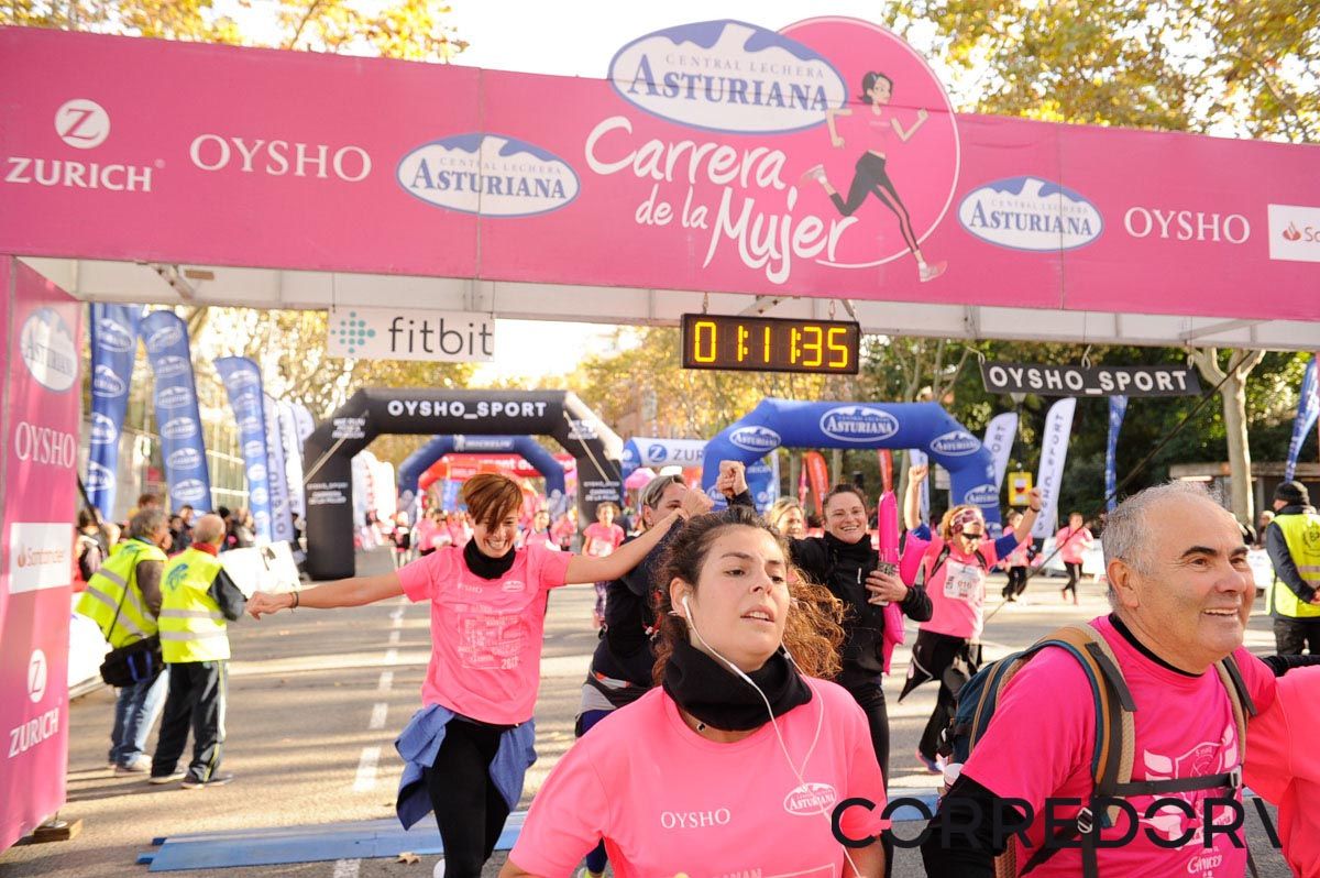 Llegada de la Carrera de la Mujer de Barcelona (ARCO IZQUIERDO 44)