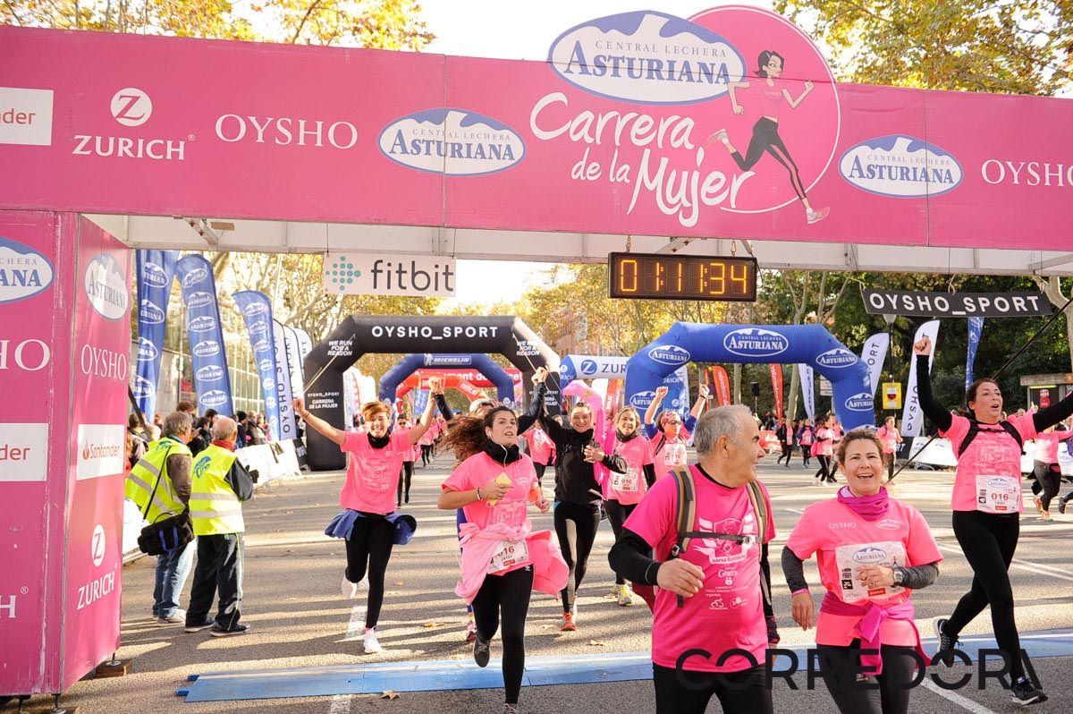 Llegada de la Carrera de la Mujer de Barcelona (ARCO IZQUIERDO 44)