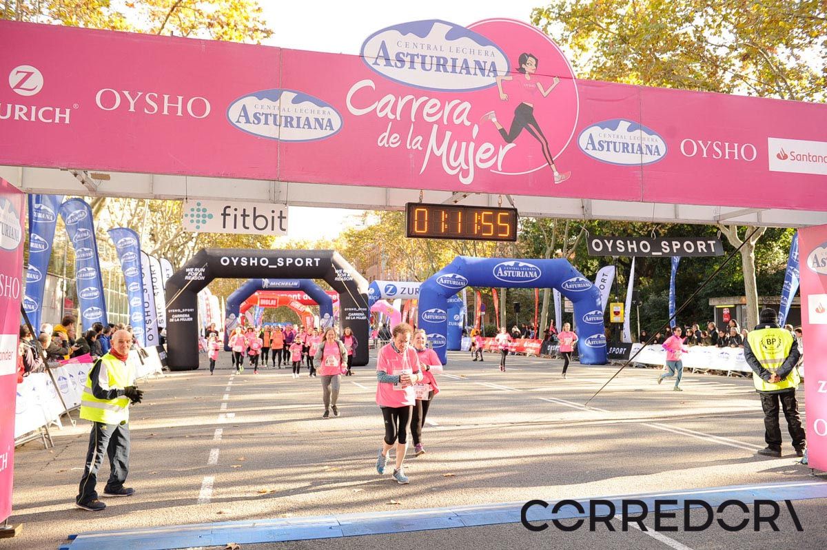 Llegada de la Carrera de la Mujer de Barcelona (ARCO IZQUIERDO 44)