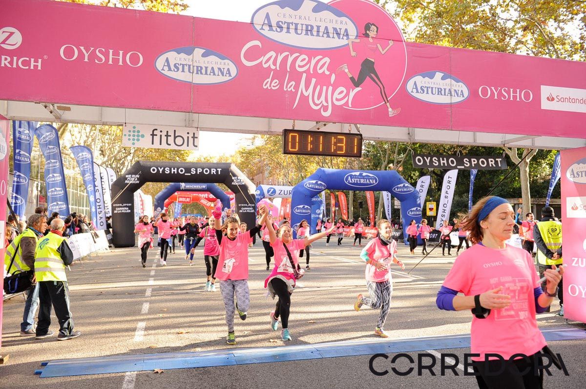 Llegada de la Carrera de la Mujer de Barcelona (ARCO IZQUIERDO 43)