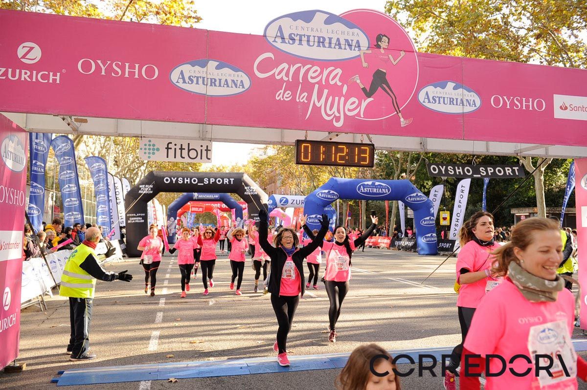 Llegada de la Carrera de la Mujer de Barcelona (ARCO IZQUIERDO 44)