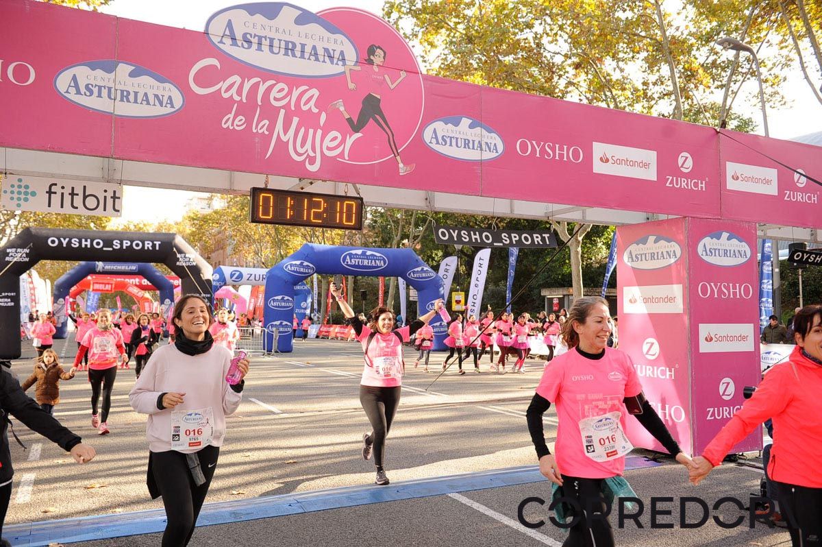 Llegada de la Carrera de la Mujer de Barcelona (ARCO IZQUIERDO 44)