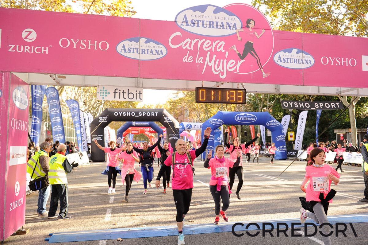 Llegada de la Carrera de la Mujer de Barcelona (ARCO IZQUIERDO 43)