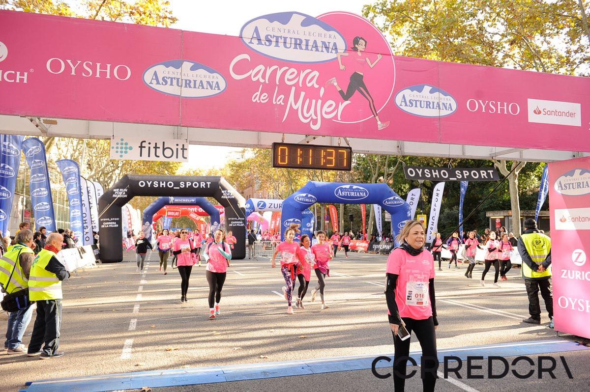 Llegada de la Carrera de la Mujer de Barcelona (ARCO IZQUIERDO 44)