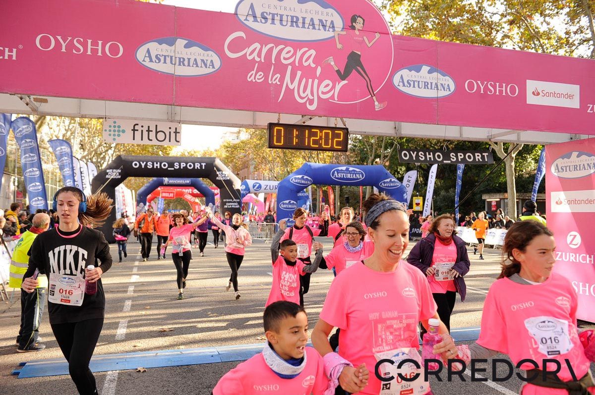 Llegada de la Carrera de la Mujer de Barcelona (ARCO IZQUIERDO 44)