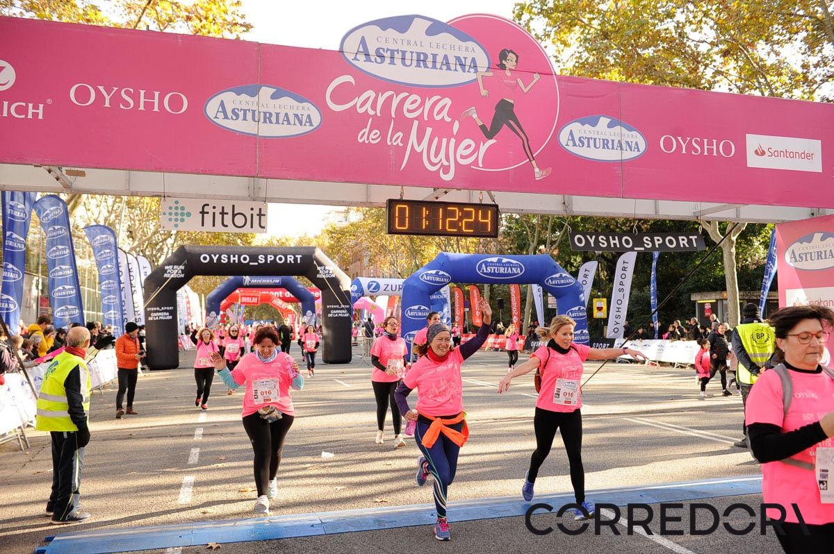 Llegada de la Carrera de la Mujer de Barcelona (ARCO IZQUIERDO 45)