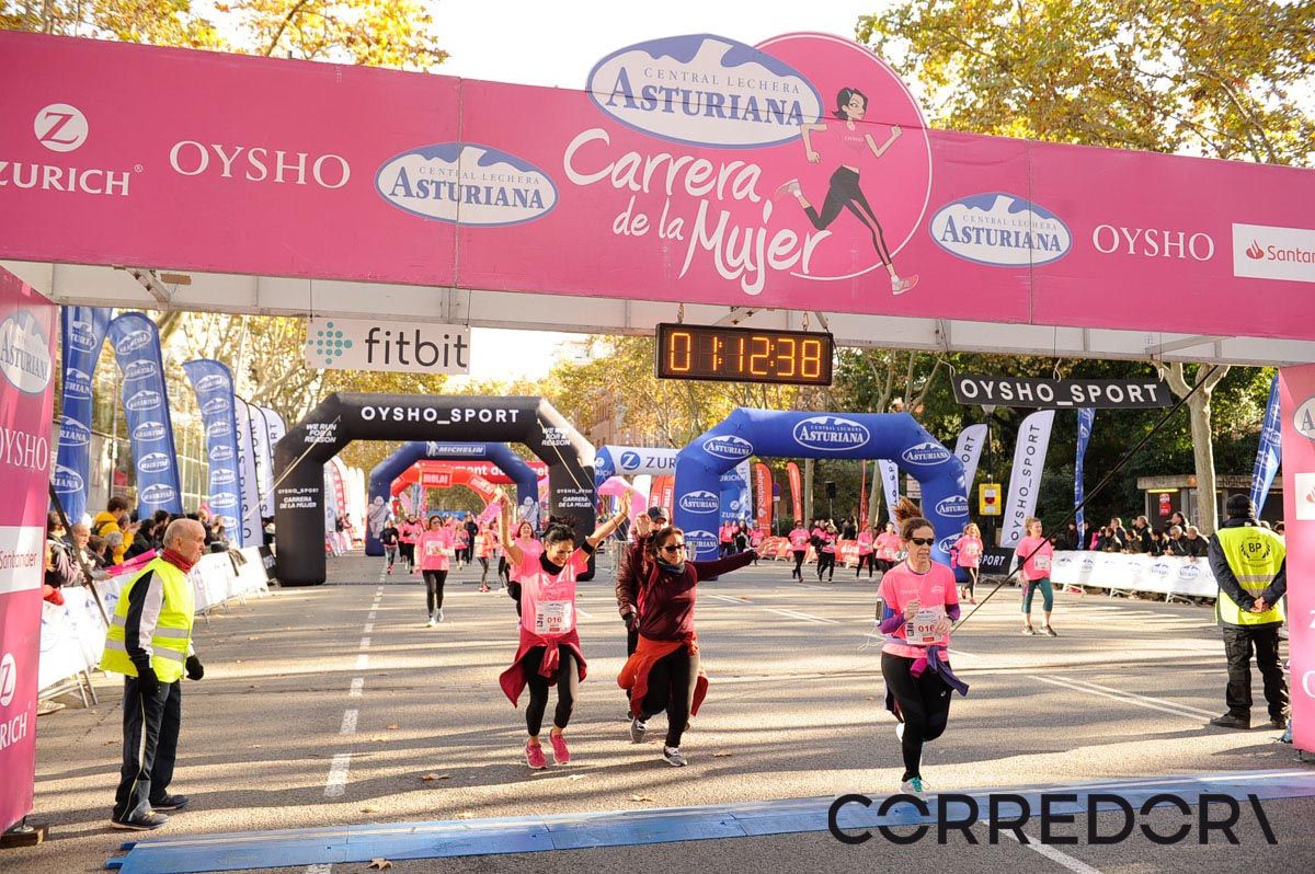 Llegada de la Carrera de la Mujer de Barcelona (ARCO IZQUIERDO 45)