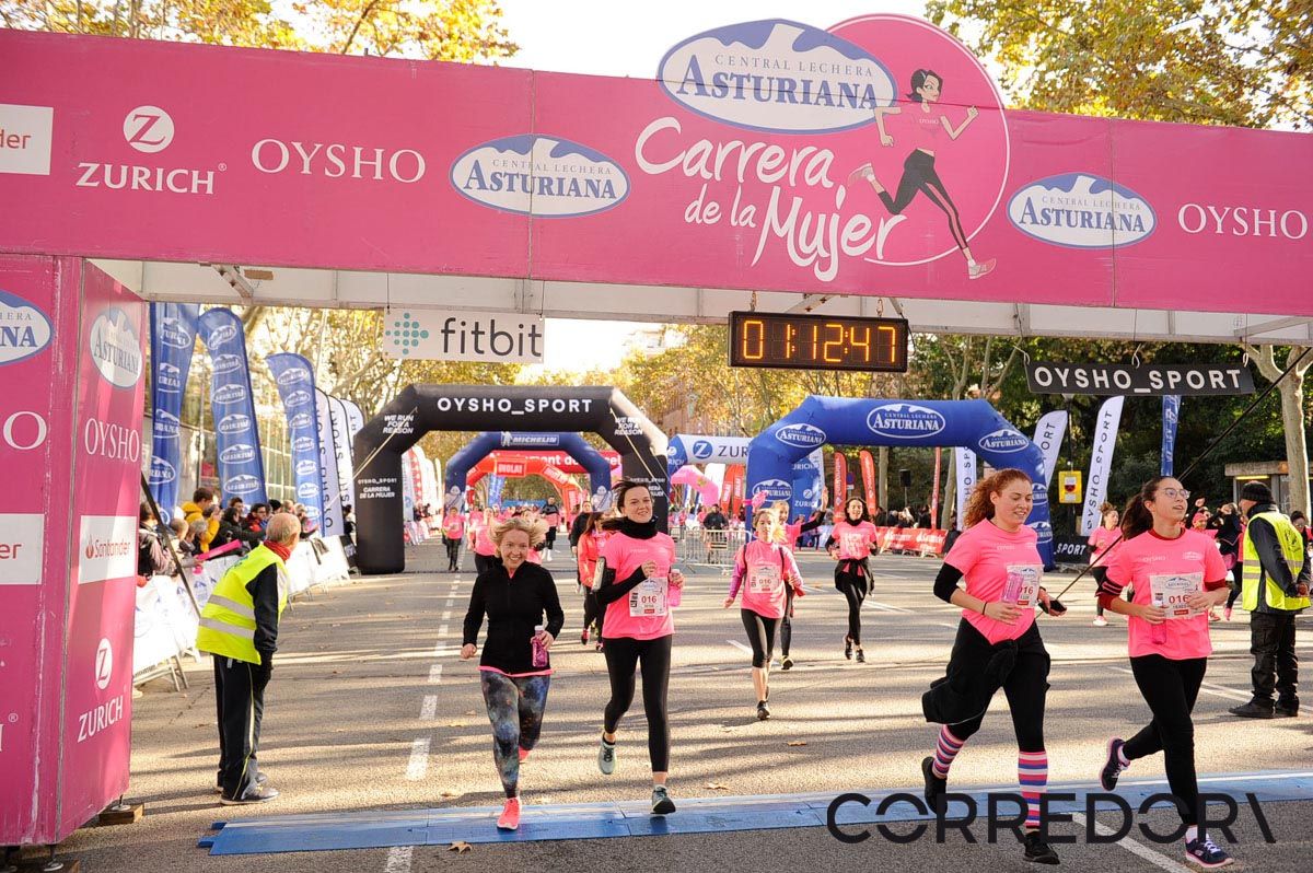 Llegada de la Carrera de la Mujer de Barcelona (ARCO IZQUIERDO 45)