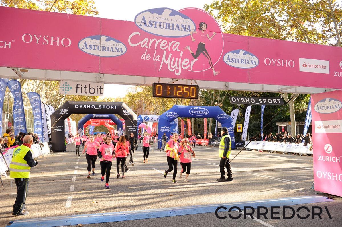 Llegada de la Carrera de la Mujer de Barcelona (ARCO IZQUIERDO 45)