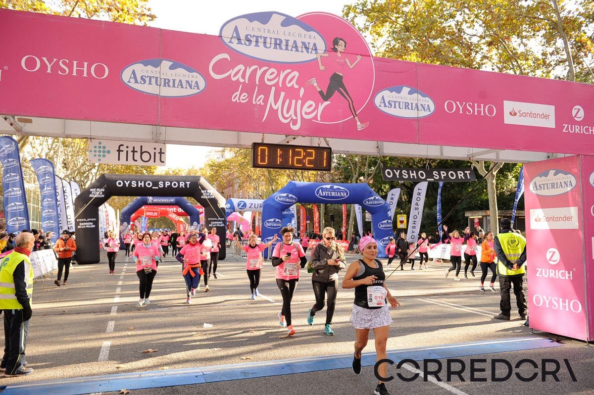 Llegada de la Carrera de la Mujer de Barcelona (ARCO IZQUIERDO 45)