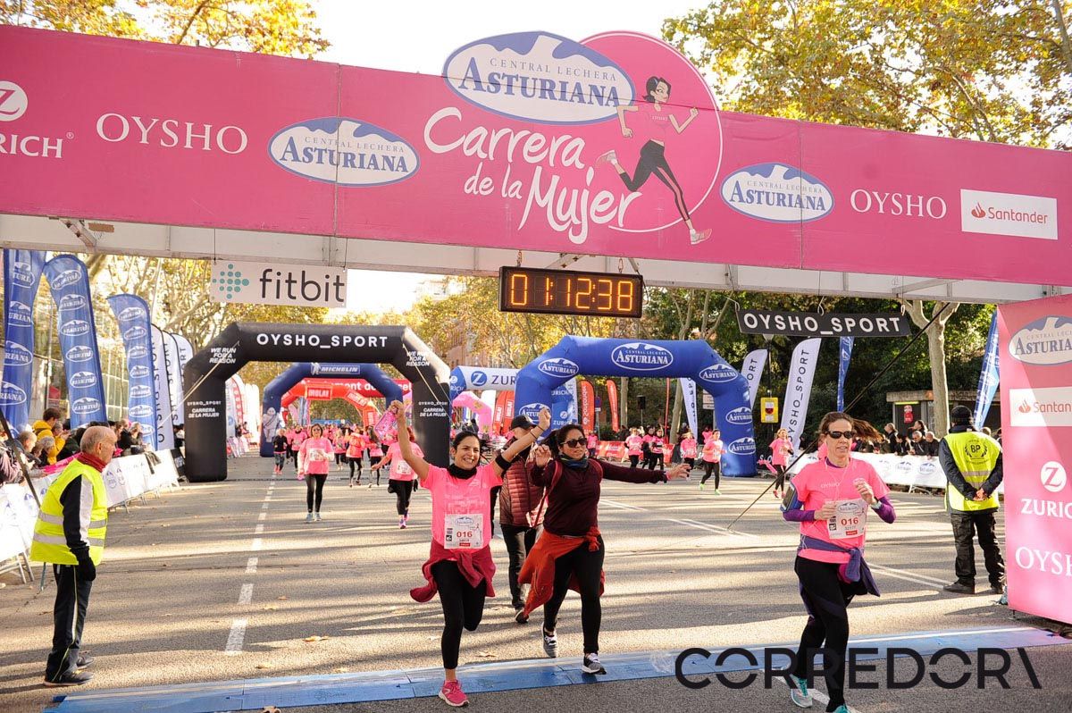 Llegada de la Carrera de la Mujer de Barcelona (ARCO IZQUIERDO 45)