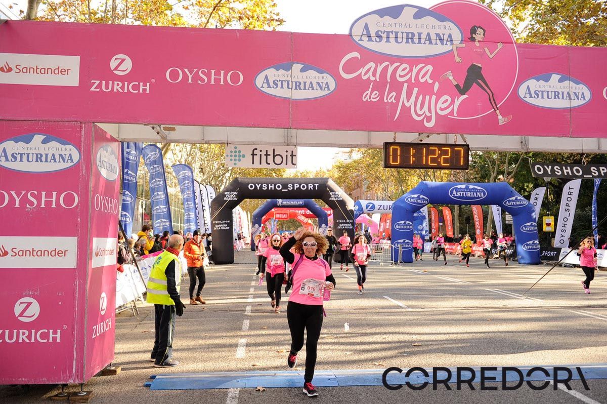 Llegada de la Carrera de la Mujer de Barcelona (ARCO IZQUIERDO 45)