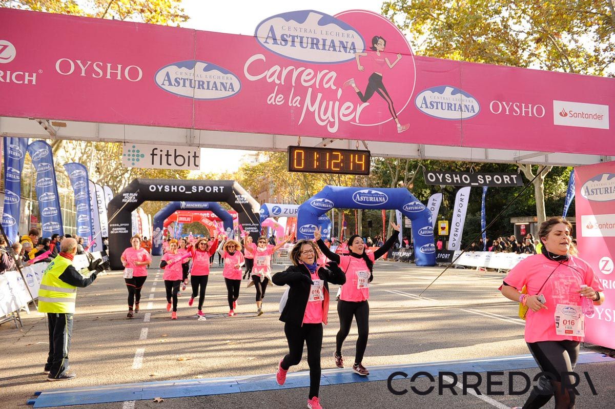 Llegada de la Carrera de la Mujer de Barcelona (ARCO IZQUIERDO 44)